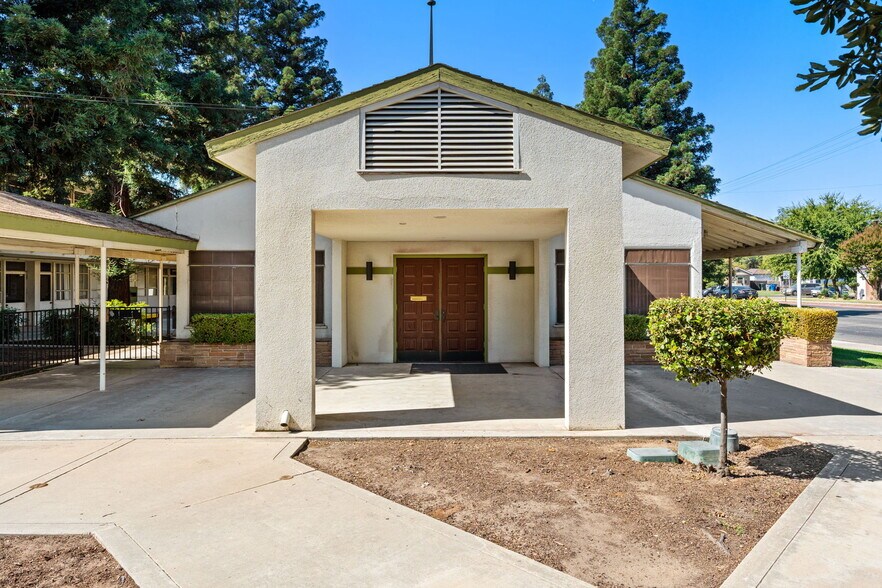 101 W Clinton Ave, Fresno, CA à vendre - Photo principale – Image 1 sur 34
