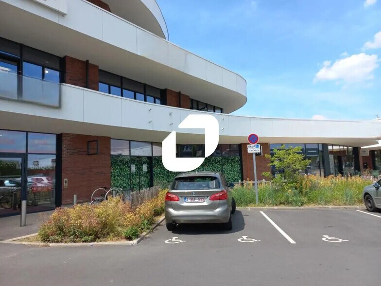 Local commercial dans La Madeleine à louer - Photo de l’immeuble – Image 1 sur 10