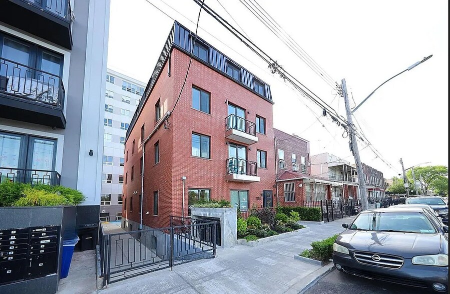 1058 62nd St, Brooklyn, NY à vendre - Photo de l’immeuble – Image 2 sur 13