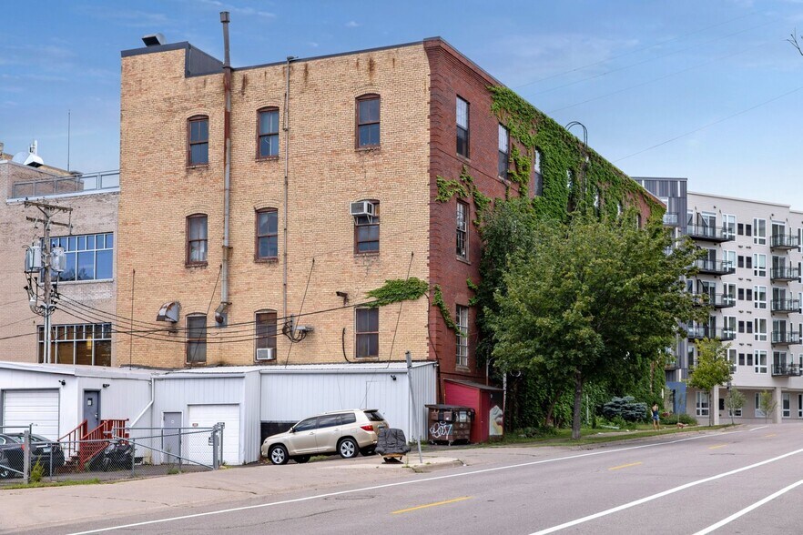 726 Central Ave NE, Minneapolis, MN à vendre - Photo de l’immeuble – Image 2 sur 2
