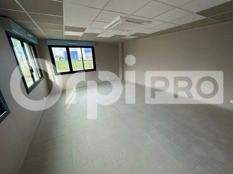 Bureau dans Ormoy à louer - Photo de l’immeuble – Image 1 sur 5