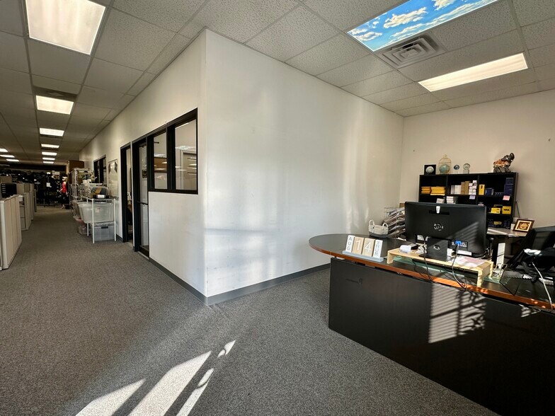 4042 W 82nd Ct, Merrillville, IN à vendre - Photo de l’immeuble – Image 2 sur 18