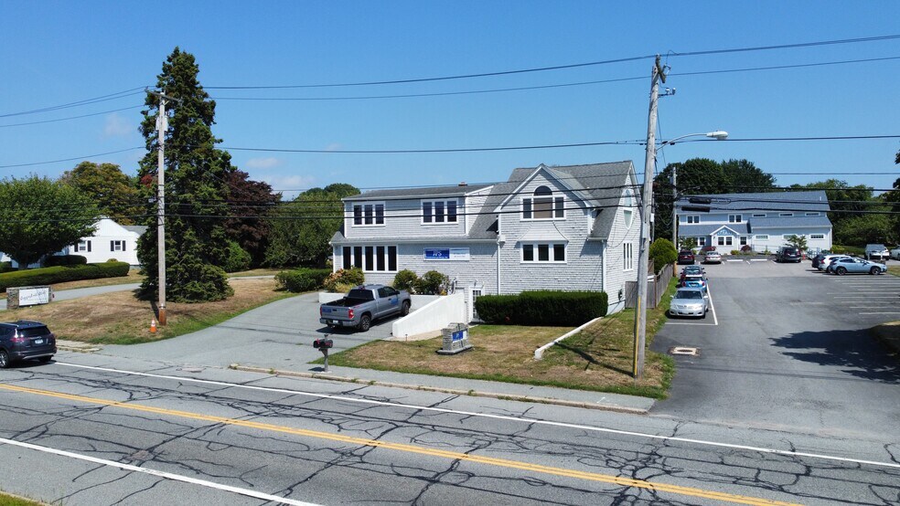 88 Valley Rd, Middletown, RI à louer - Photo de l’immeuble – Image 2 sur 13