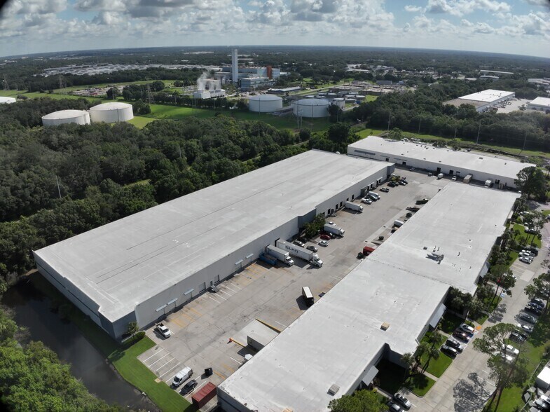 9862-9876 Currie Davis Dr, Tampa, FL à louer – Image 2 sur 14