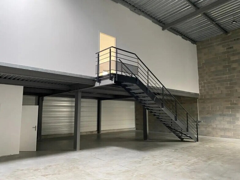 Local d’activités dans Mérignac à louer - Photo de l’immeuble – Image 3 sur 12