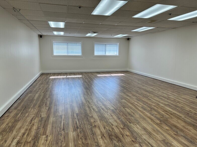 1901 Raymond Dr, Northbrook, IL à louer - Photo principale – Image 1 sur 10