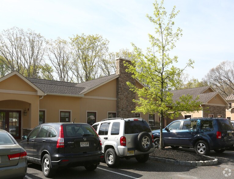 88 S Lakeview Dr, Gibbsboro, NJ à vendre - Photo principale – Image 1 sur 8