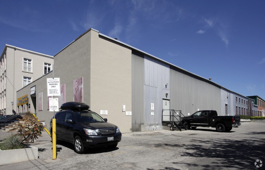 159 Dufferin St, Toronto, ON à louer - Photo de l’immeuble – Image 2 sur 3