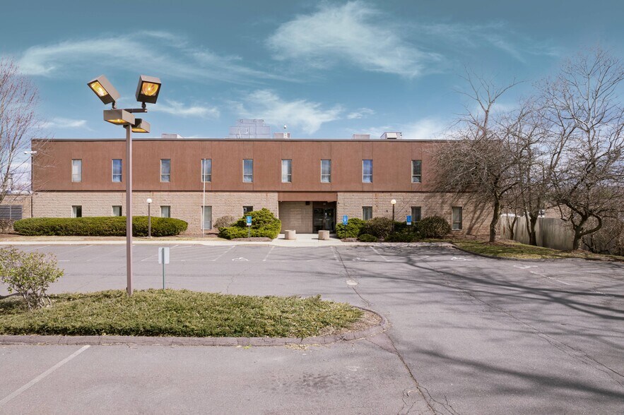 25 Holly Dr, Newington, CT à louer - Photo de l’immeuble – Image 2 sur 5