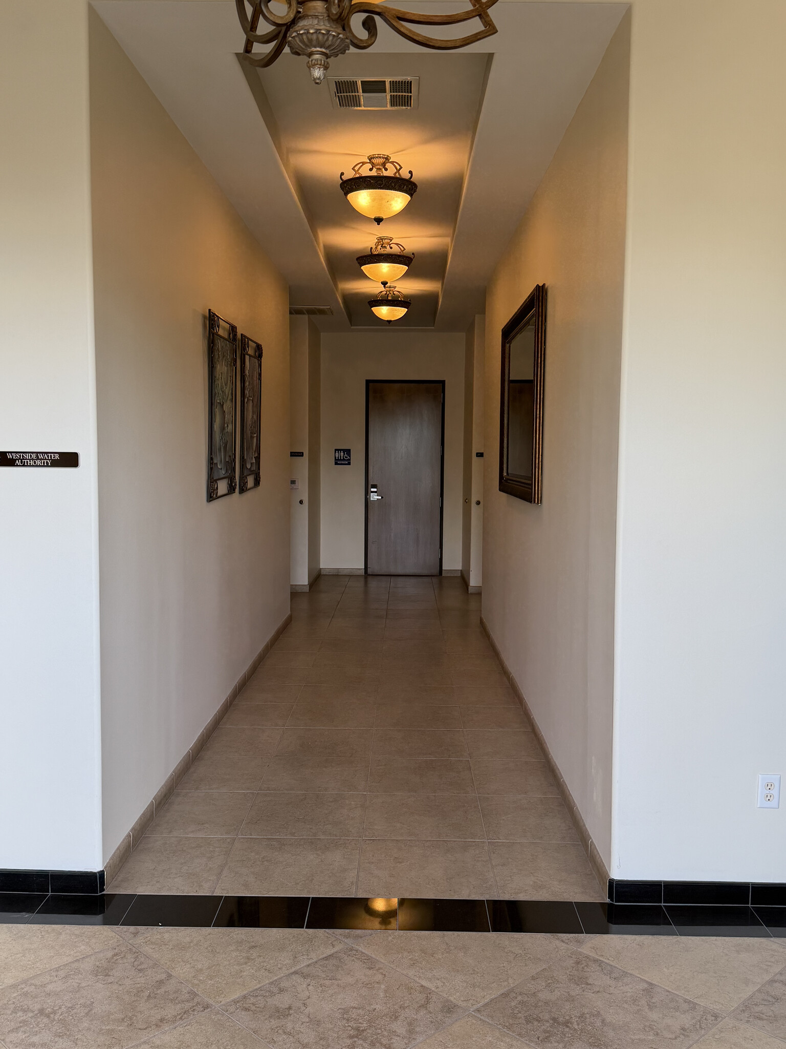 8327 Brimhall Rd, Bakersfield, CA à louer Photo intérieure– Image 1 sur 7