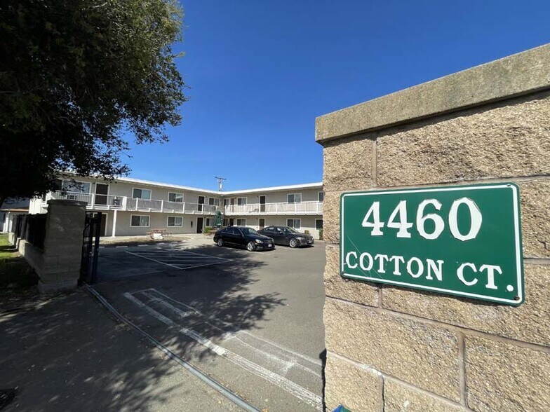 4460 Cotton Ct, Stockton, CA à vendre - Photo de l’immeuble – Image 2 sur 13