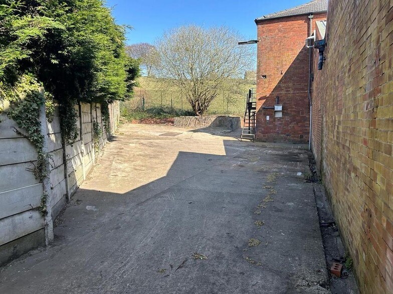 Whitworth Rd, Rochdale à louer - Photo de l’immeuble – Image 3 sur 9