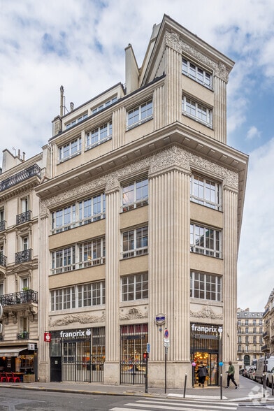 32 Rue Le Peletier, Paris à louer - Photo de l’immeuble – Image 3 sur 4