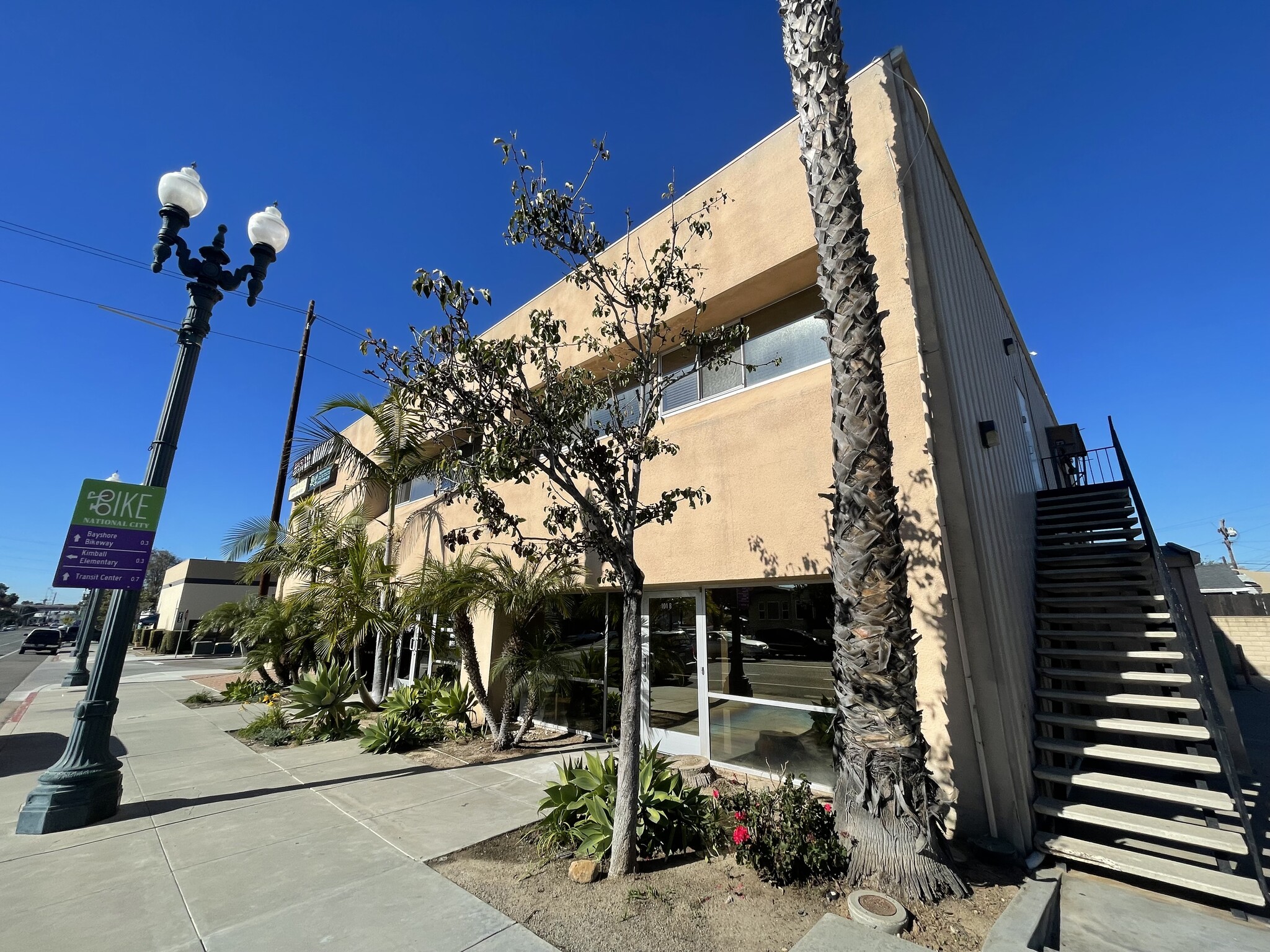 135 Civic Center Dr, National City, CA à louer Photo intérieure– Image 1 sur 10