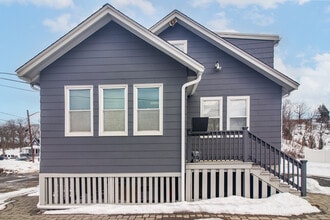 17 Lark Ave, Saugus, MA à louer Photo de l’immeuble– Image 1 sur 12