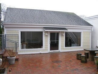 Plus de détails pour 66 Jobs Ln, Southampton, NY - Local commercial à louer