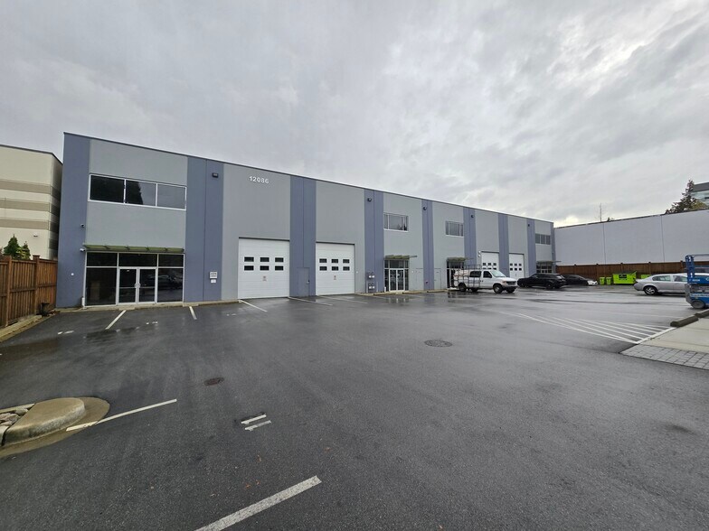 12086 90 Av, Surrey, BC à louer - Photo de l’immeuble – Image 3 sur 3