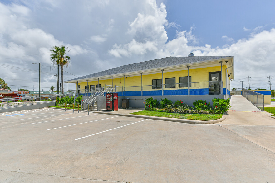 5717 Stewart Rd, Galveston, TX à vendre - Photo principale – Image 1 sur 42