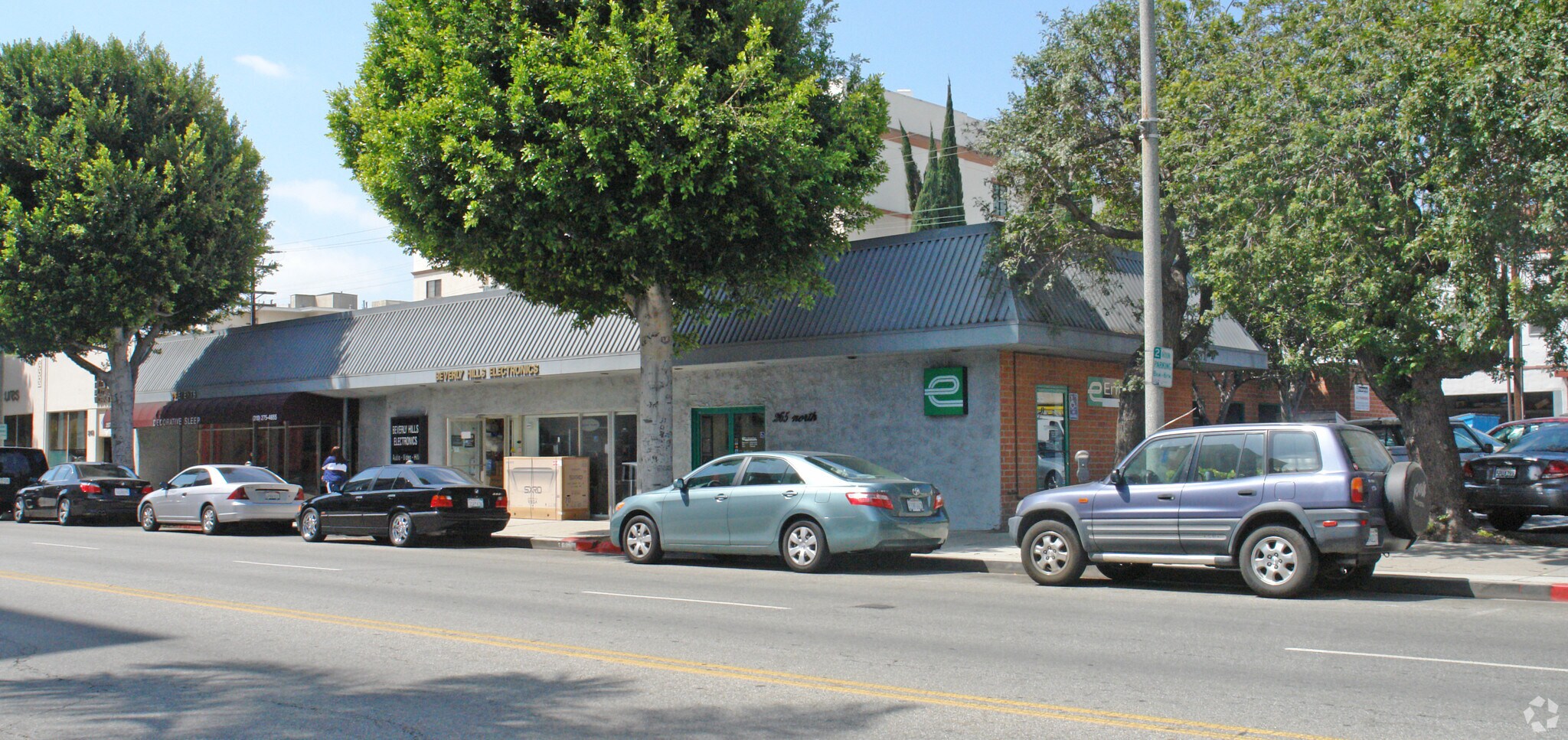 257-265 N Robertson Blvd, Beverly Hills, CA à louer Photo principale– Image 1 sur 3