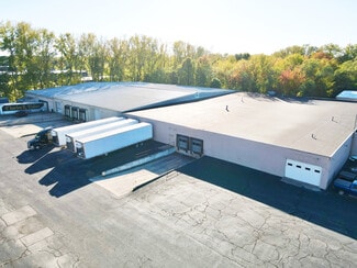 Plus de détails pour 2135 Industrial Pky, Elkhart, IN - Industriel/Logistique à louer