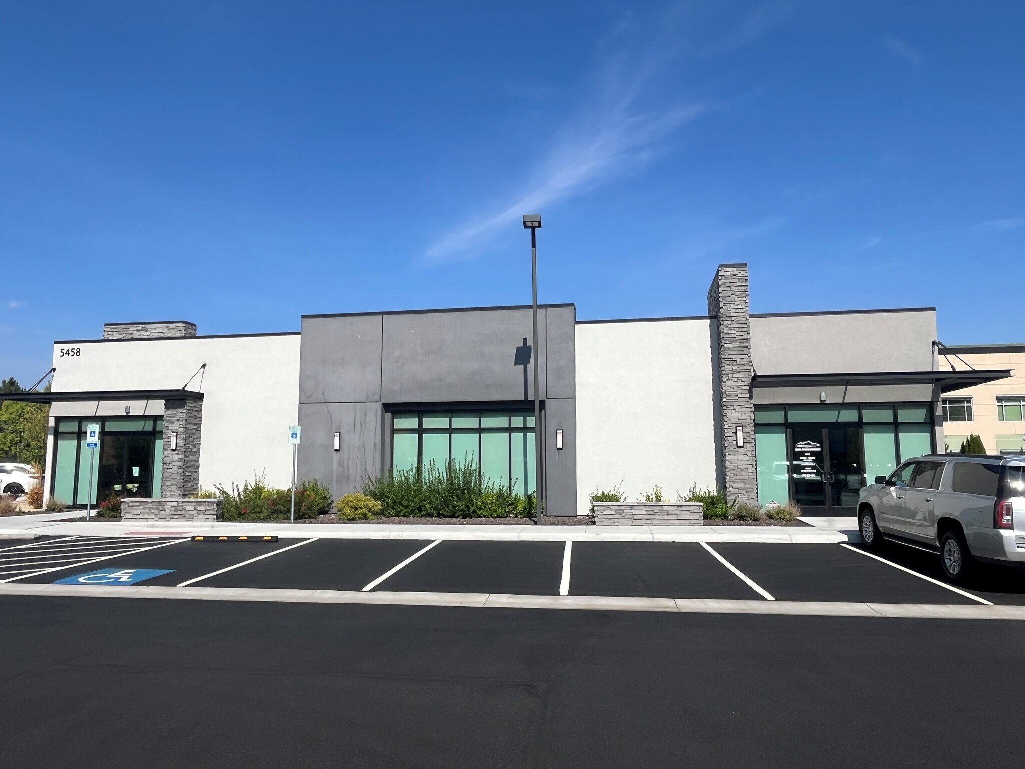 5458 Reno Corporate Dr, Reno, NV à louer Photo de l’immeuble– Image 1 sur 12