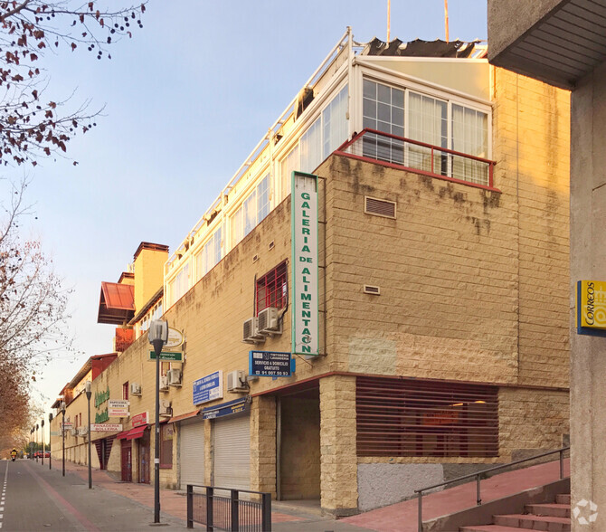 Local commercial dans Boadilla del Monte, Madrid à vendre - Photo de l’immeuble – Image 3 sur 3