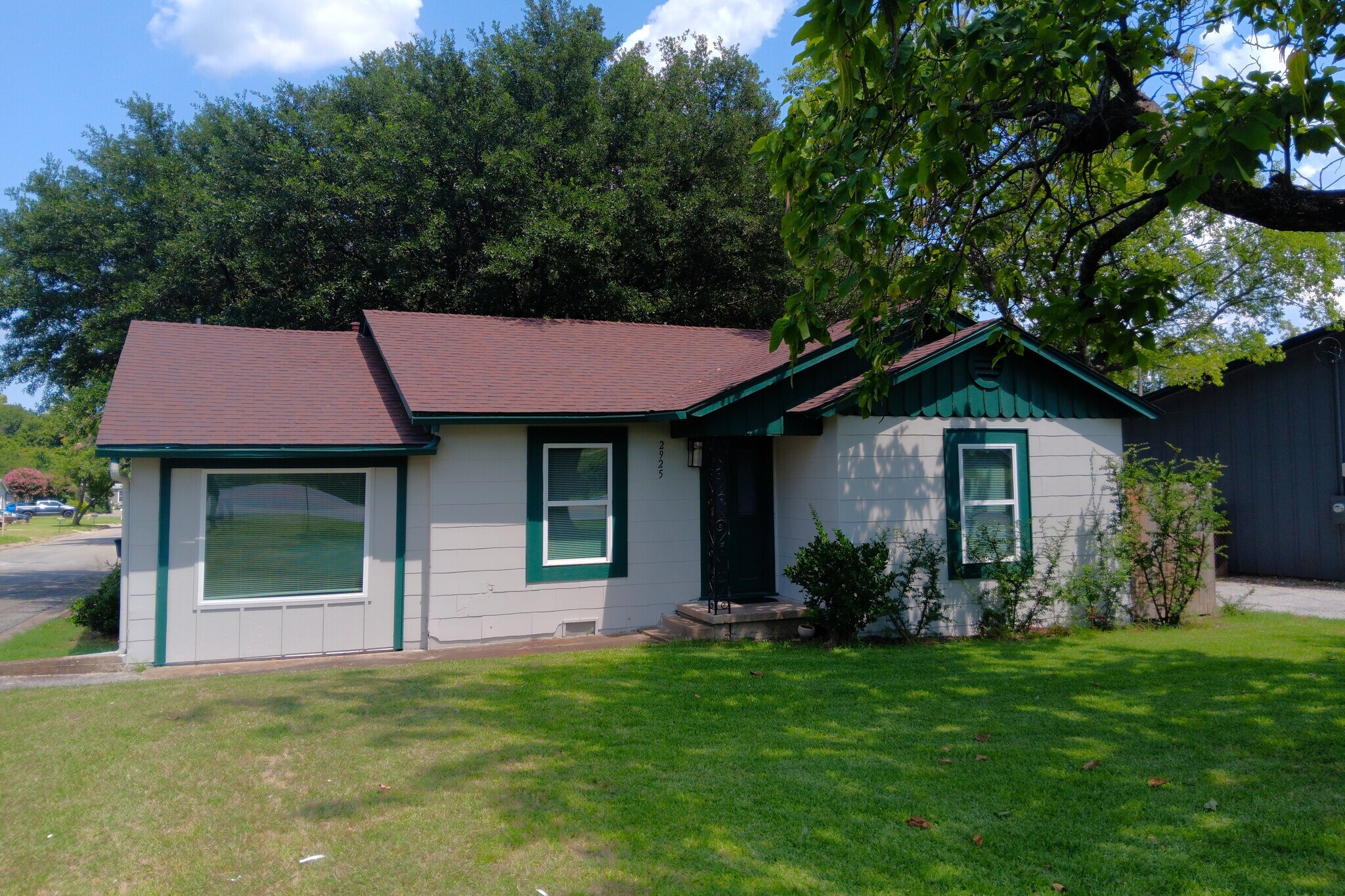 2925 N Travis St, Sherman, TX à louer Photo principale– Image 1 sur 12
