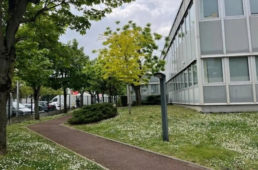 71-73 Rue Noël Pons, Nanterre à louer - Photo de l’immeuble – Image 3 sur 9
