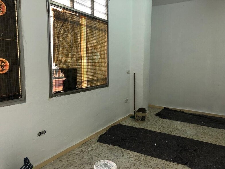 Local commercial dans Cáceres, Cáceres à louer - Photo de l’immeuble – Image 2 sur 4