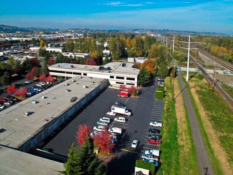18024 72nd Ave S, Kent, WA à louer - Photo de l’immeuble – Image 2 sur 4