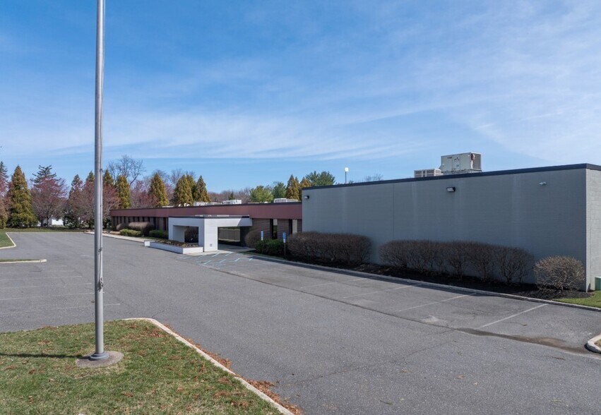 390 New Albany Rd, Moorestown, NJ à vendre - Photo de l’immeuble – Image 3 sur 21