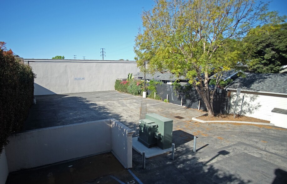 331 N Milpas St, Santa Barbara, CA à louer - Photo de l’immeuble – Image 2 sur 8