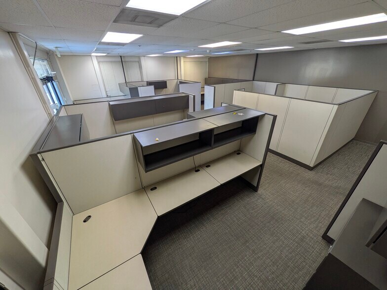 5140 E Florence Ave, Bell, CA à louer - Photo de l’immeuble – Image 3 sur 7