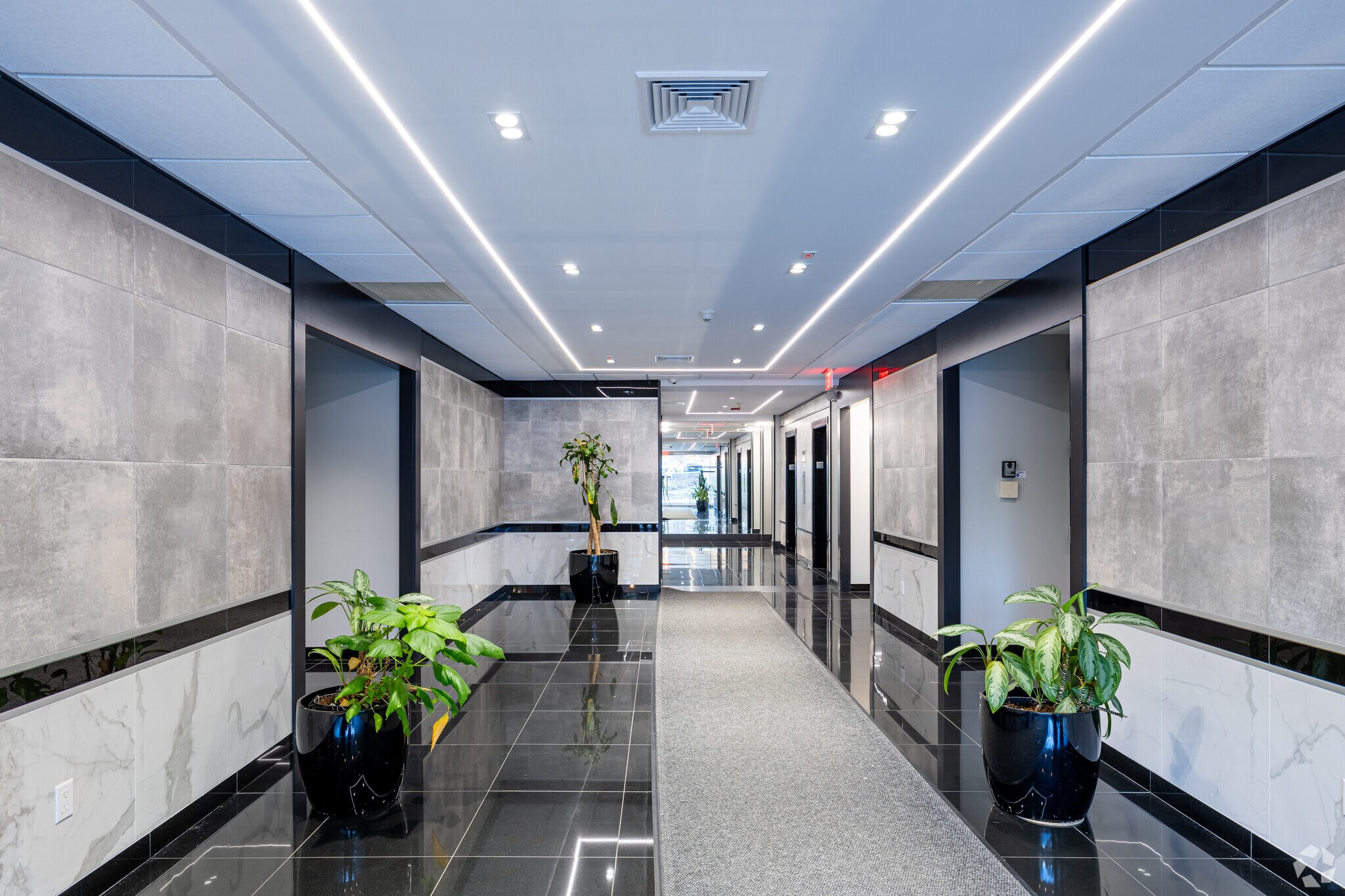 570 Taxter Rd, Elmsford, NY à louer Photo principale– Image 1 sur 13