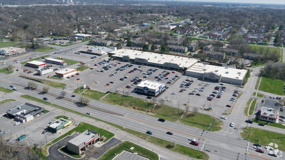 11215-11225 Shawnee Mission Pky, Shawnee, KS à louer - Aérien – Image 2 sur 5