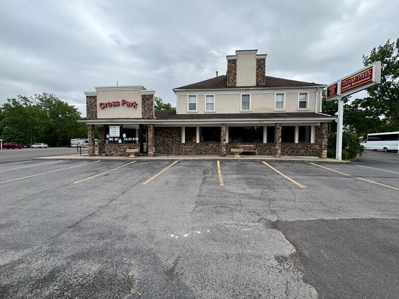 1121 E Union St, Newark, NY à vendre - Photo de l’immeuble – Image 1 sur 5