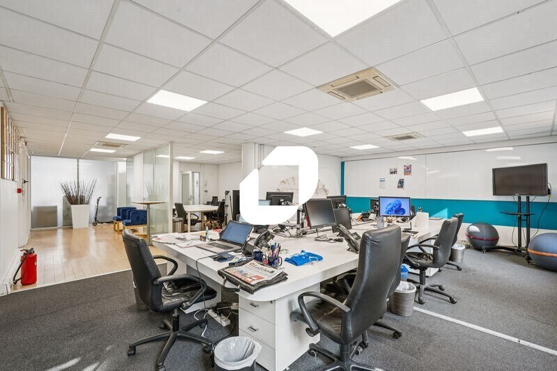 Bureau dans Neuilly-sur-Seine à louer Photo de l’immeuble– Image 1 sur 9