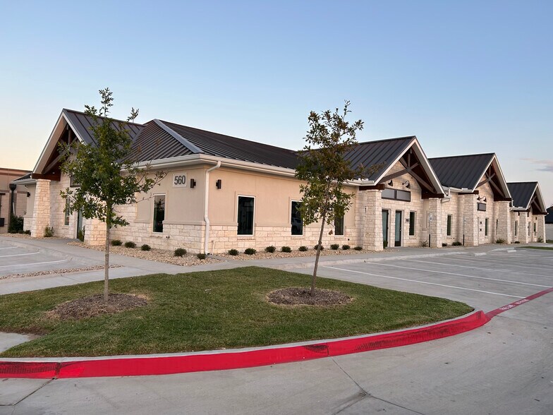 560 W Frontier Pky, Celina, TX à louer - Photo de l’immeuble – Image 2 sur 7