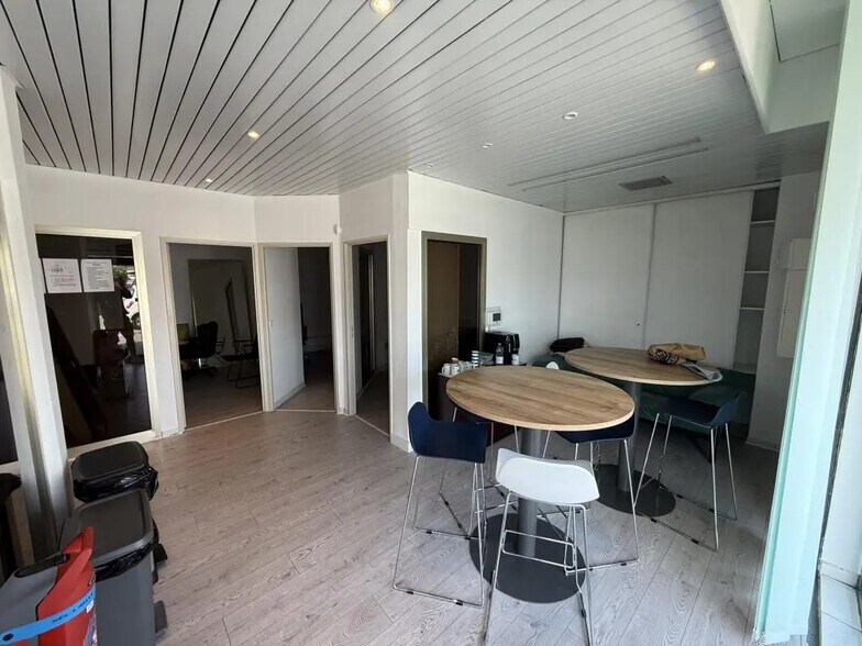 Bureau dans Puget-sur-Argens à louer - Photo de l’immeuble – Image 3 sur 13