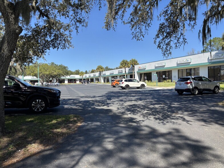 1560-1582 N Meadowcrest Blvd, Crystal River, FL à louer - Photo de l’immeuble – Image 3 sur 5
