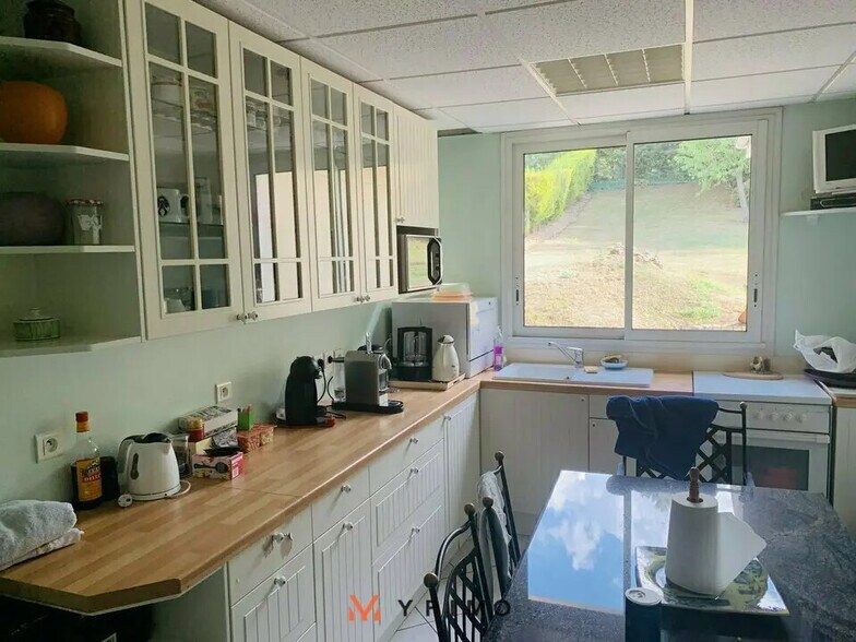 Bureau dans Bouafle à vendre - Photo de l’immeuble – Image 3 sur 8