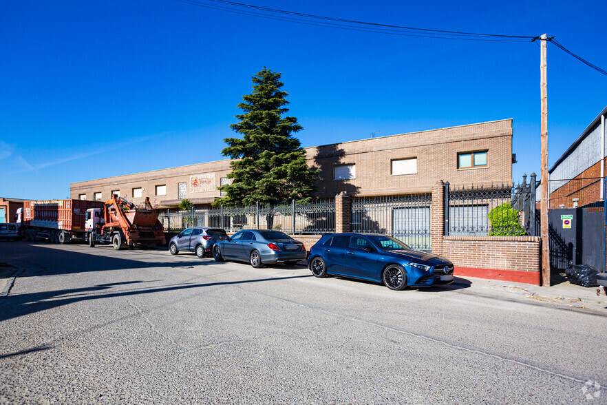 Calle Metales, 19, Humanes de Madrid, Madrid à vendre - Photo de l’immeuble – Image 2 sur 3