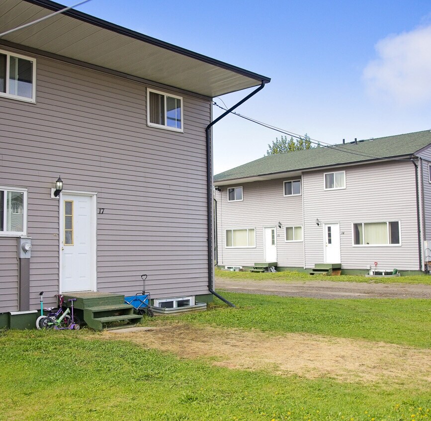 99 Stuart Dr, Mackenzie, BC à vendre Photo de l’immeuble– Image 1 sur 8