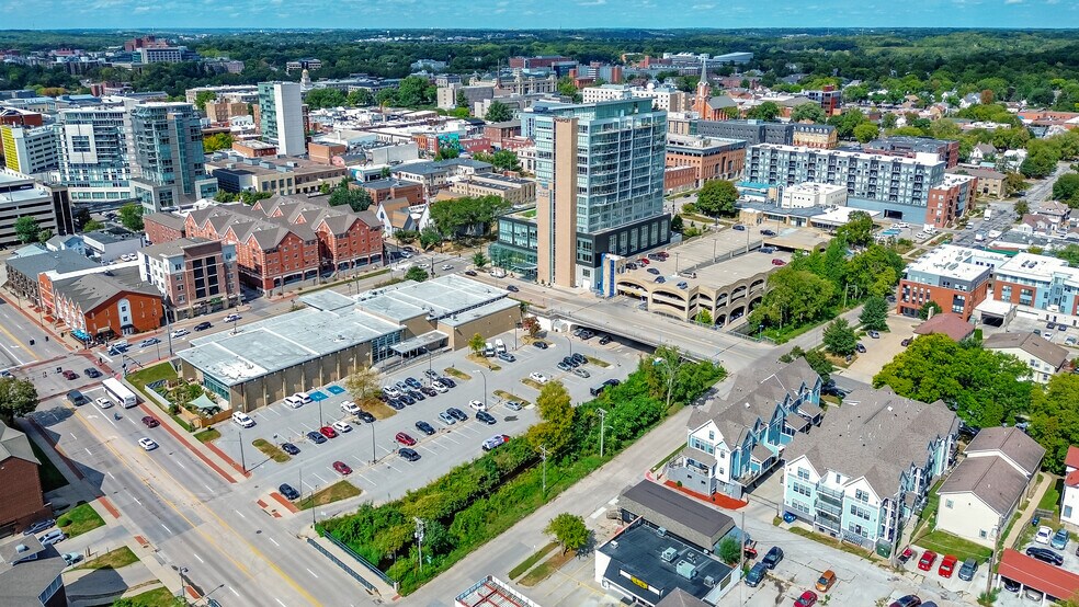 404 E College St, Iowa City, IA à vendre - Photo de l’immeuble – Image 1 sur 6