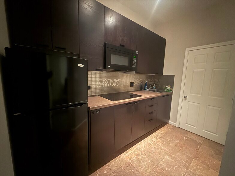 836 N Damen Ave, Chicago, IL à louer - Photo de l’immeuble – Image 2 sur 7