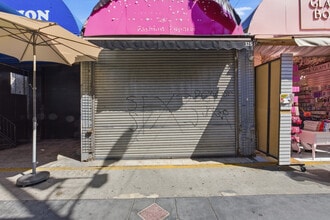 301-329 E 12th St, Los Angeles, CA à louer Photo de l’immeuble– Image 1 sur 7