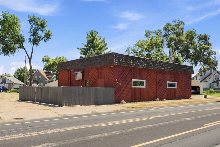 2025 Hickory Grove Rd, Davenport, IA à vendre - Photo de l’immeuble – Image 2 sur 17