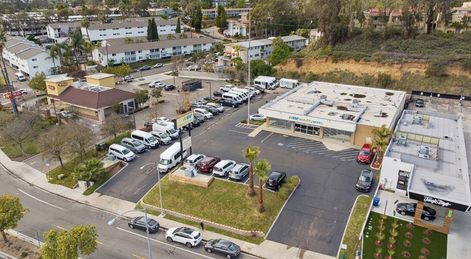 8130 Parkway Dr, La Mesa, CA à vendre Aérien– Image 1 sur 8