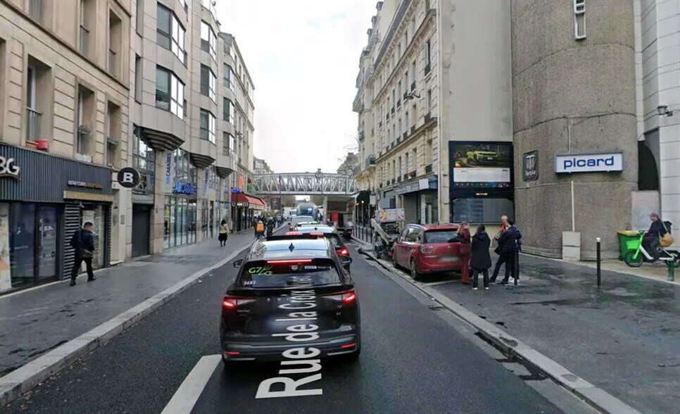 Local commercial dans Paris à louer - Photo de l’immeuble – Image 2 sur 2