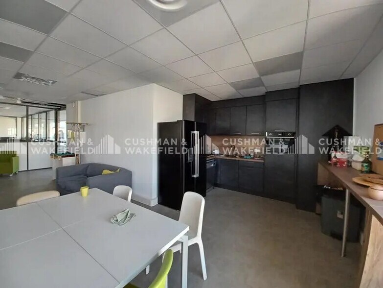 297 Avenue Du Mistral, La Ciotat à louer - Photo de l’immeuble – Image 2 sur 17